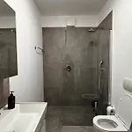 Bllok B アパート ティラナ